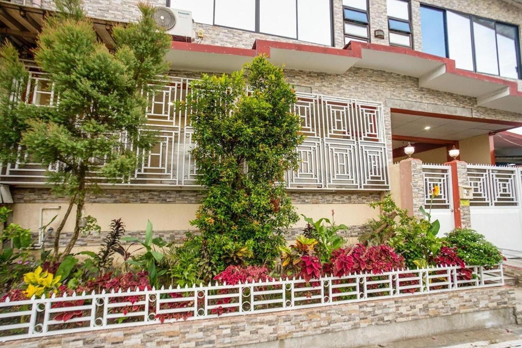 La Belladoza Near Airport Hotel Paranaque City Exterior photo
