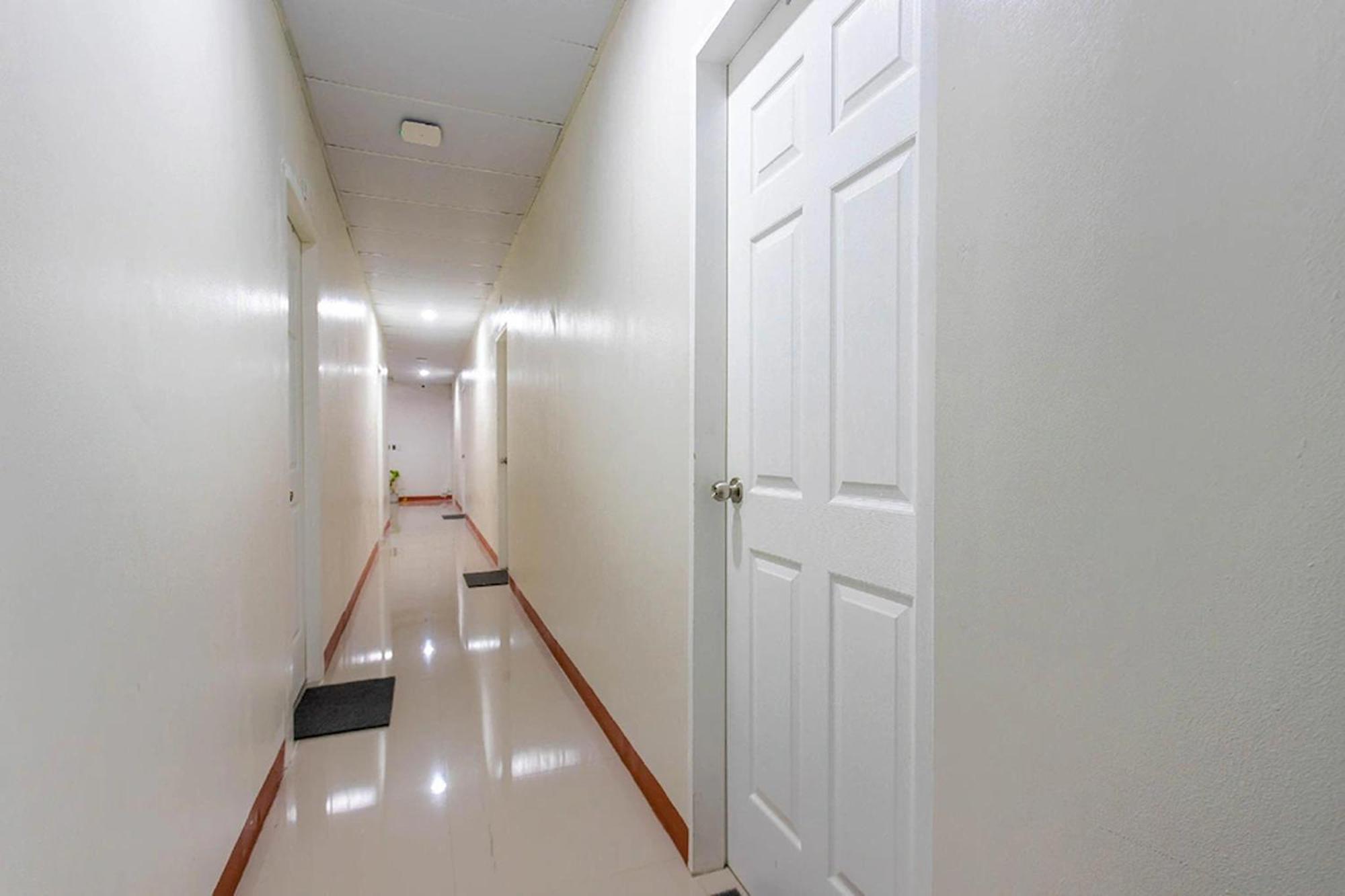 La Belladoza Near Airport Hotel Paranaque City Exterior photo